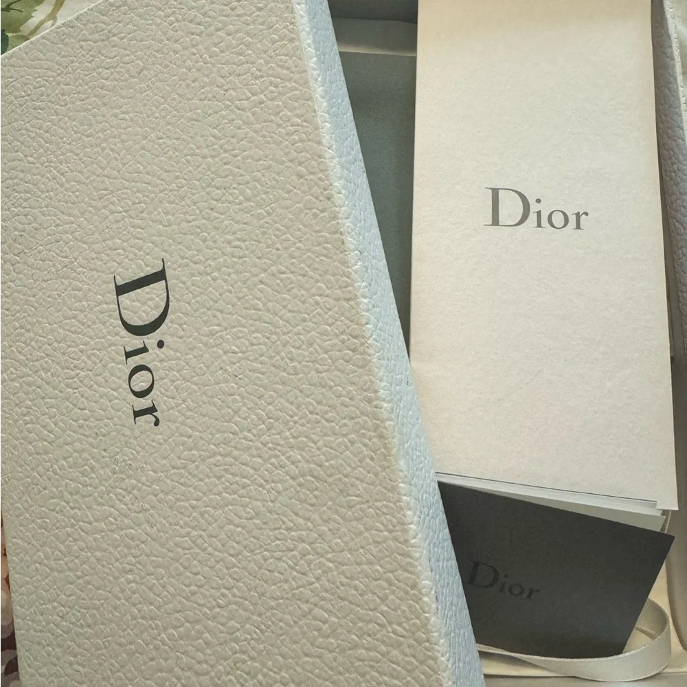 100% Authentic✨Christian Dior Gold Brooch - Picture 7 of 7